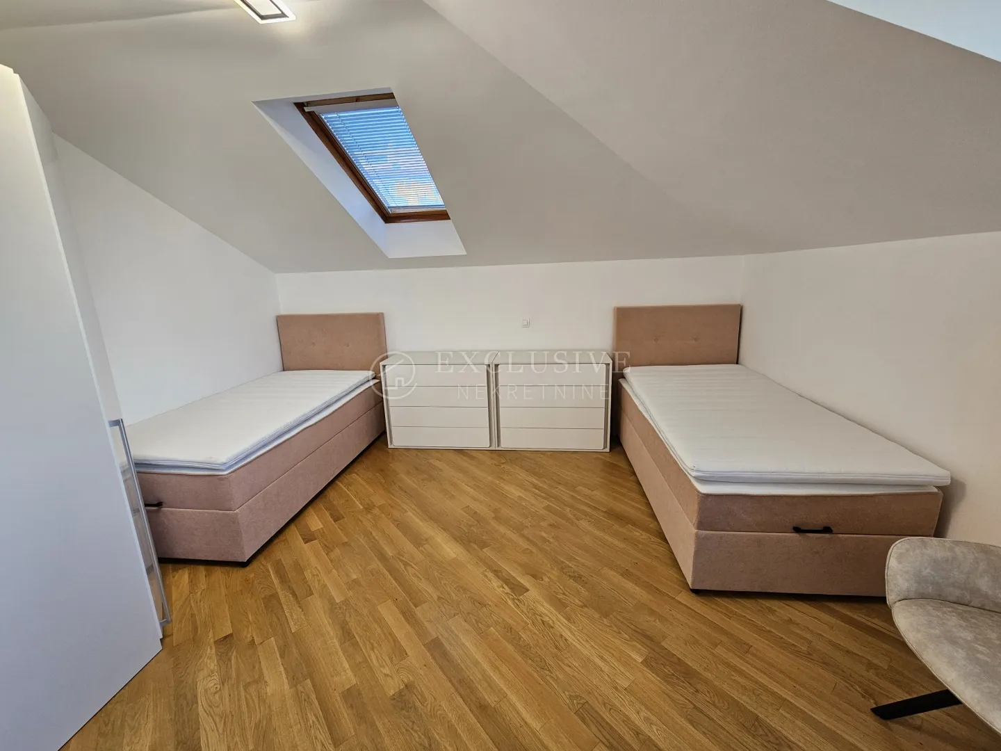 ičići-novouređeni 4 sobni stan sa velikom garažom - slika 37