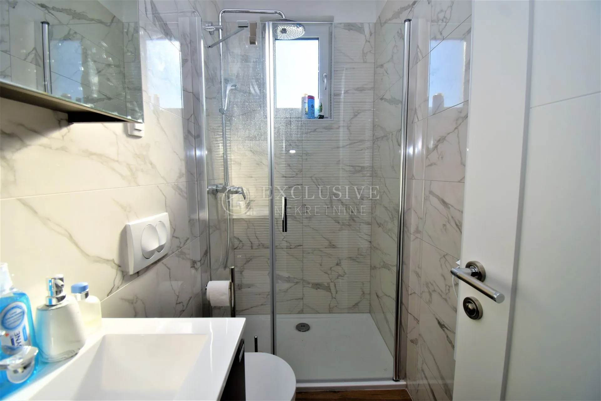 dramalj - predivni penthouse sa garažom i zasebnim apartmanom - slika 17