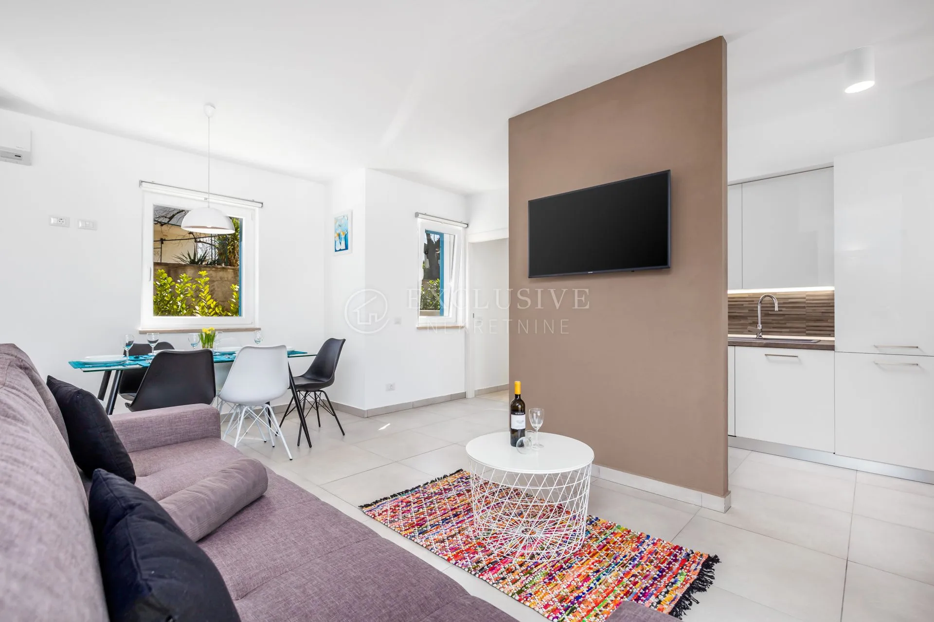 božanstvena rezidencija s villom i 6 apartmana - slika 28