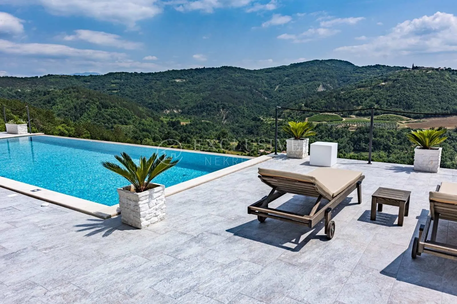 istra - hacijenda na osami s 20 000m2 okućnice !! - slika 12