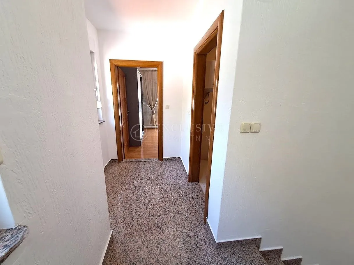 crikvenica - dvojna kuća s bazenom - slika 16