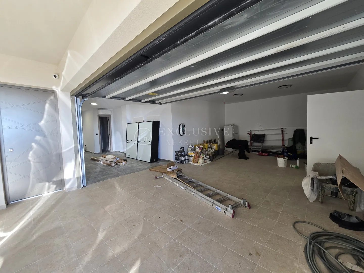 kostrena – luksuzni troetažni stan s bazenom i pogledom na more (200 m od mora) - slika 25