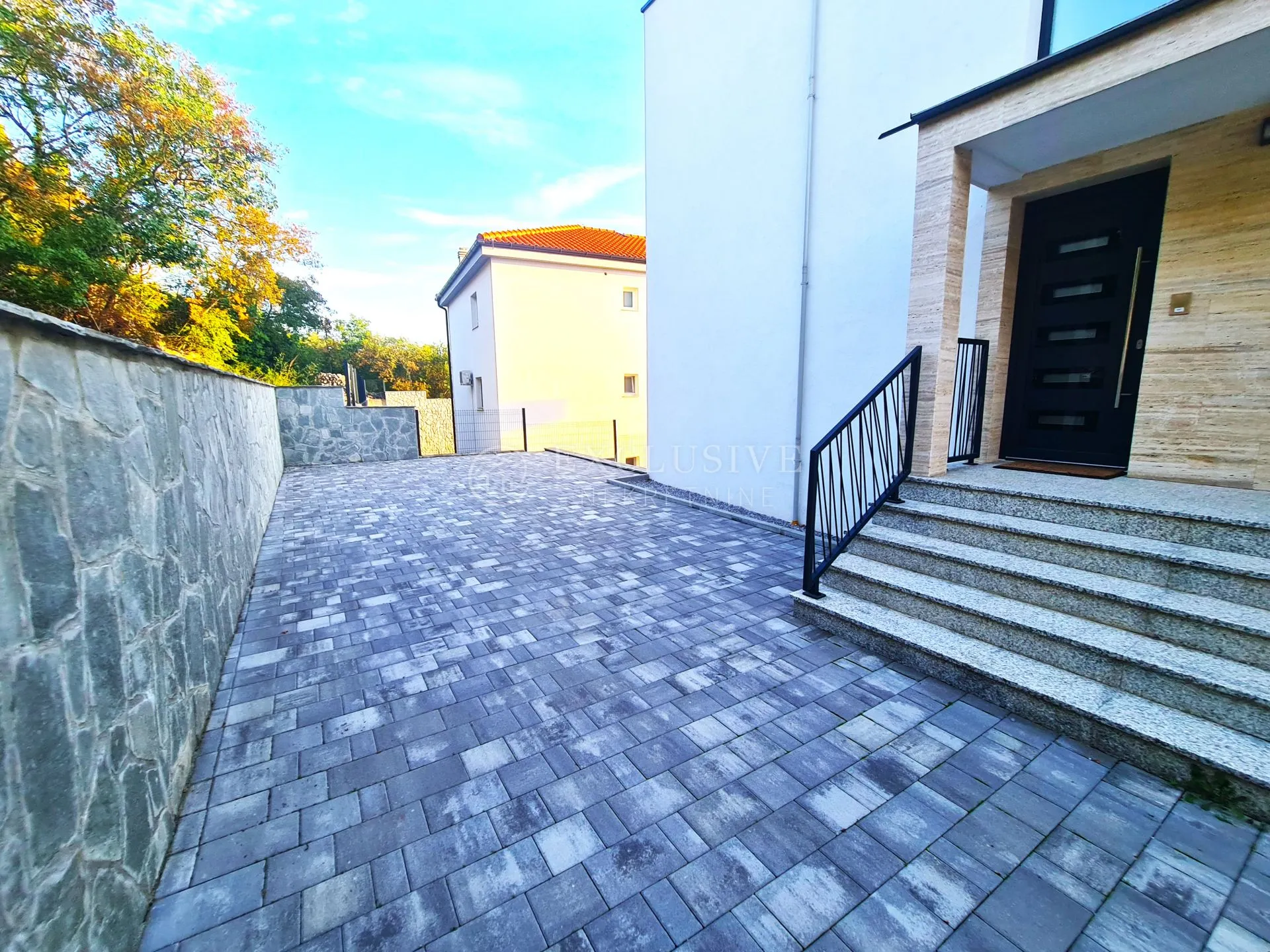 dramalj - predivni penthouse sa garažom i zasebnim apartmanom - slika 13
