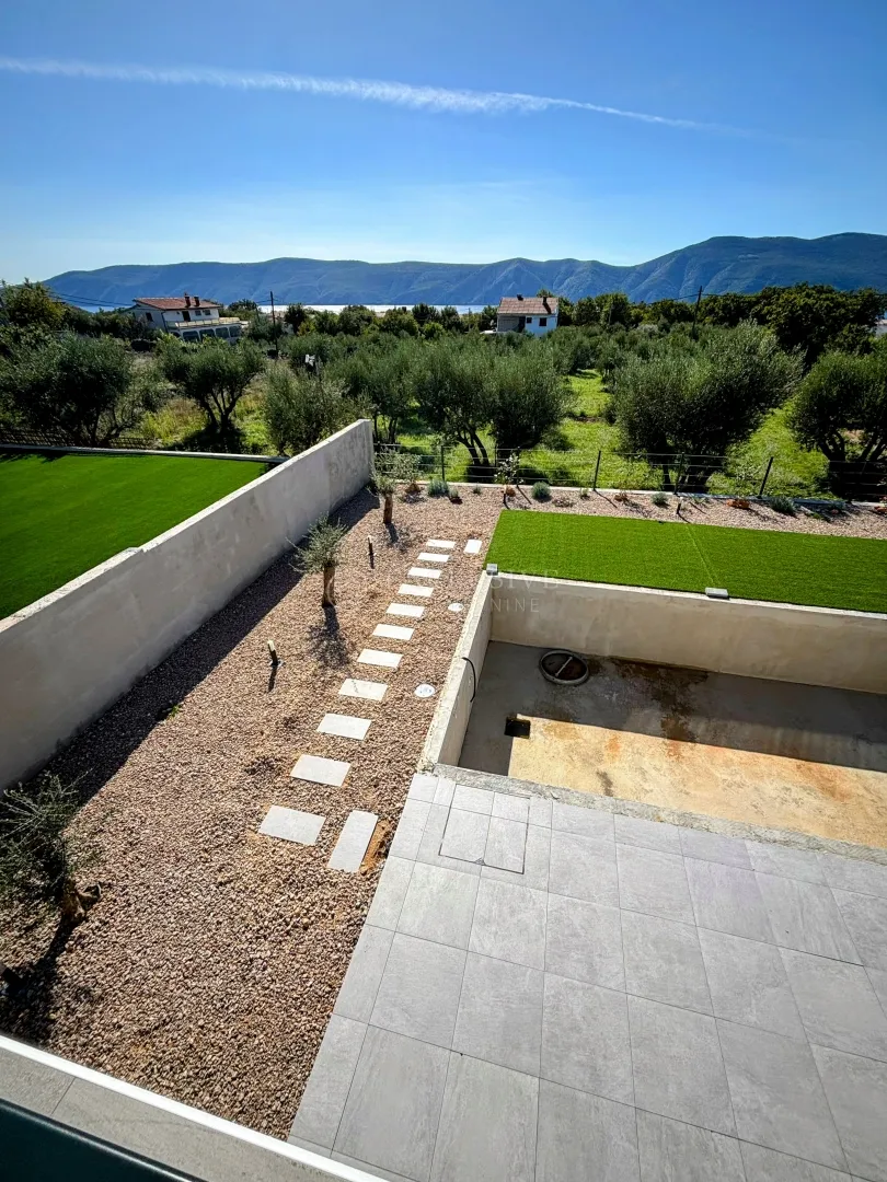 otok krk - samostojeća vila s pogledom na more - slika 14