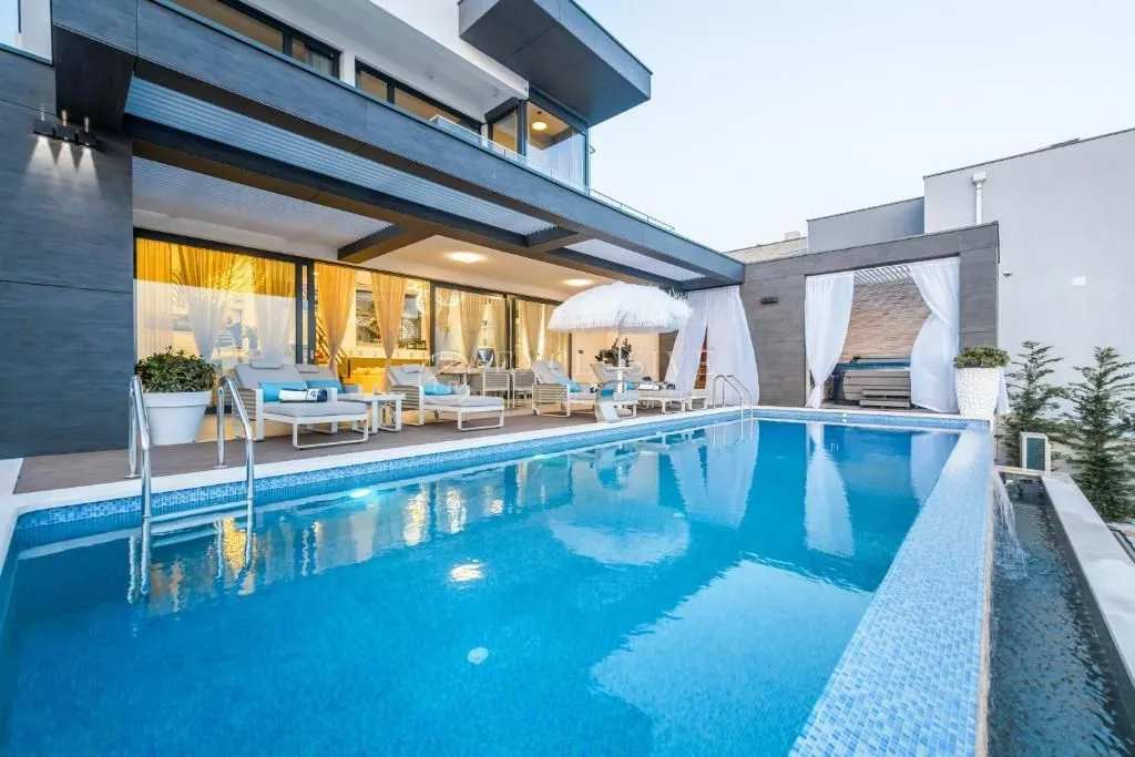 crikvenica luksuzno opremljena villa s bazenom i pogledom na more - slika 4