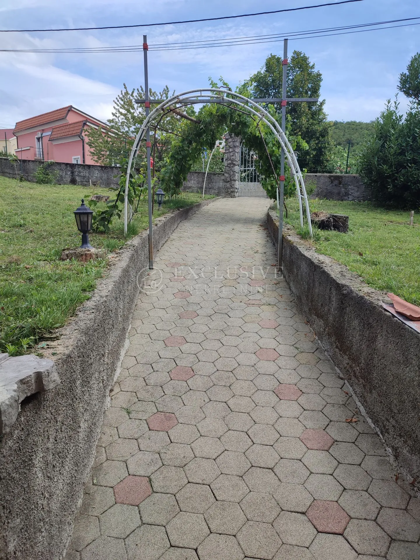 viškovo-dobra i prostrana kuća - slika 7
