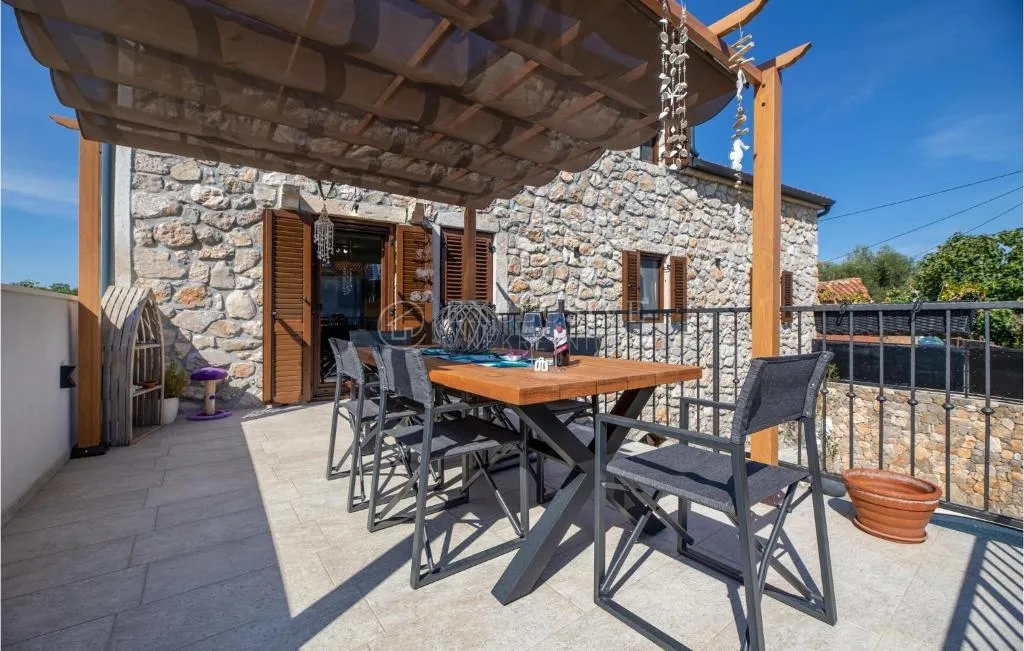 otok krk, vrbnik - kamena vila s bazenom - slika 33