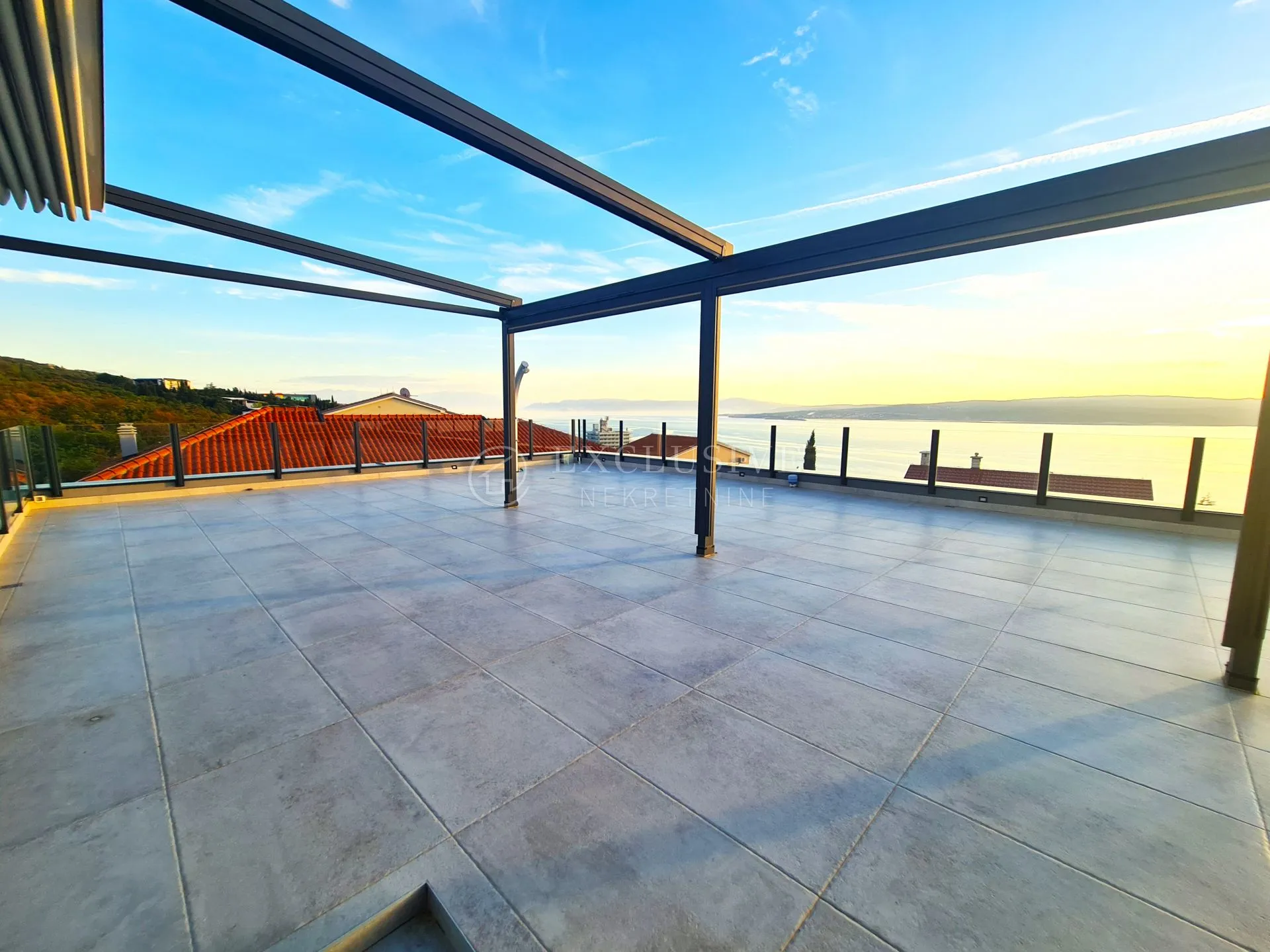 dramalj - predivni penthouse sa garažom i zasebnim apartmanom - slika 31