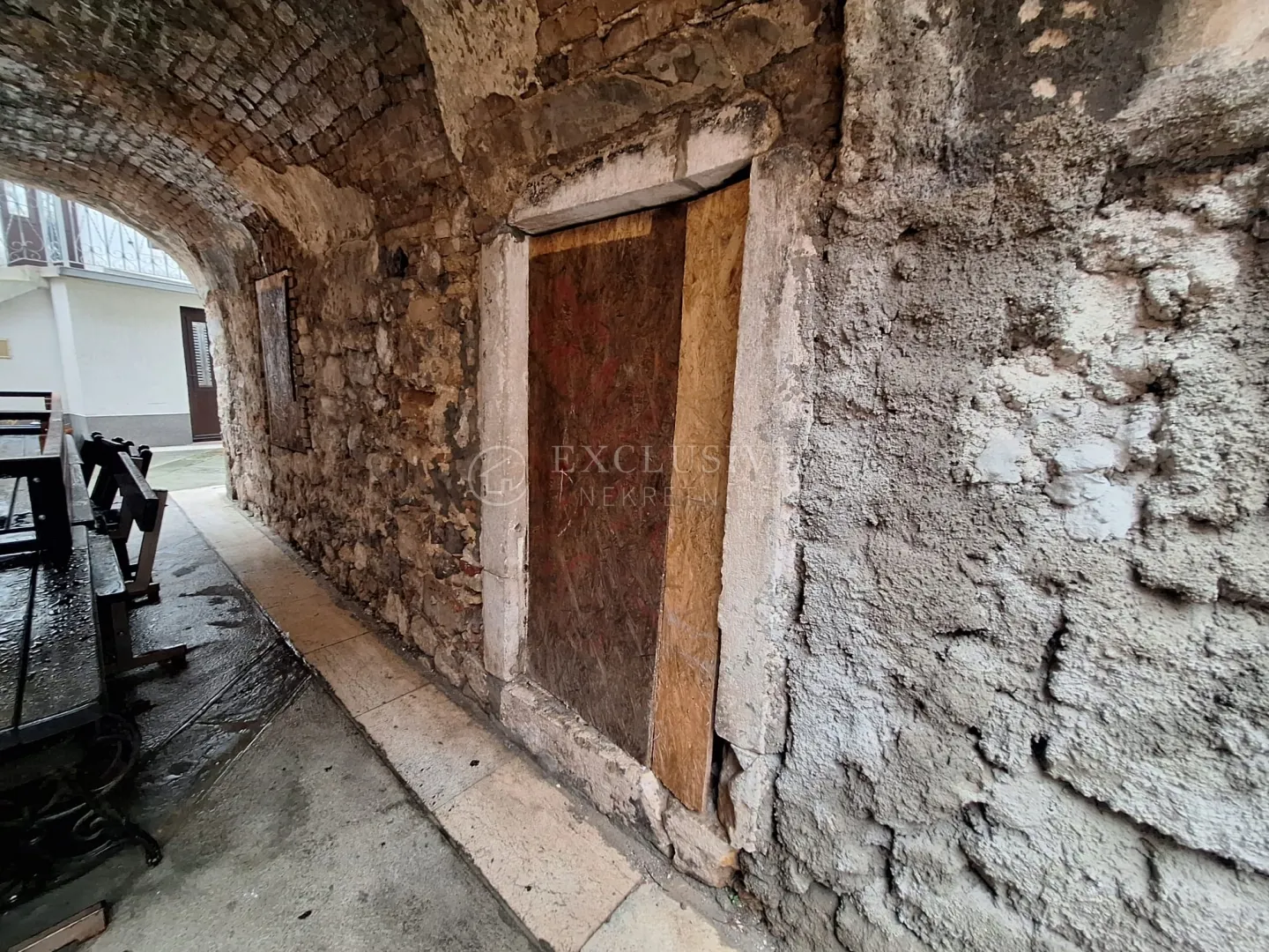 senj, centar, zgrada 450 m2 za adaptaciju - slika 8