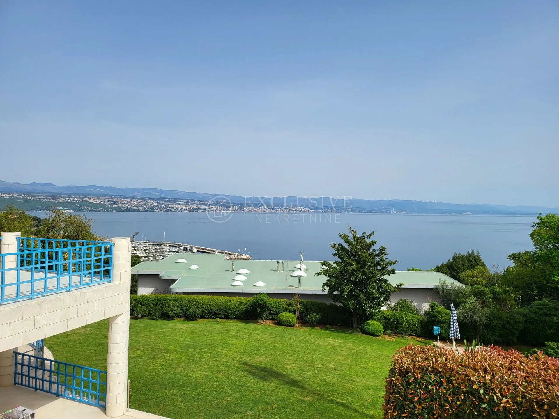 opatija, ičići - jedinstvena vila s unutarnjim bazenom i velikom okućnicom, mir i pogled na more - slika 24