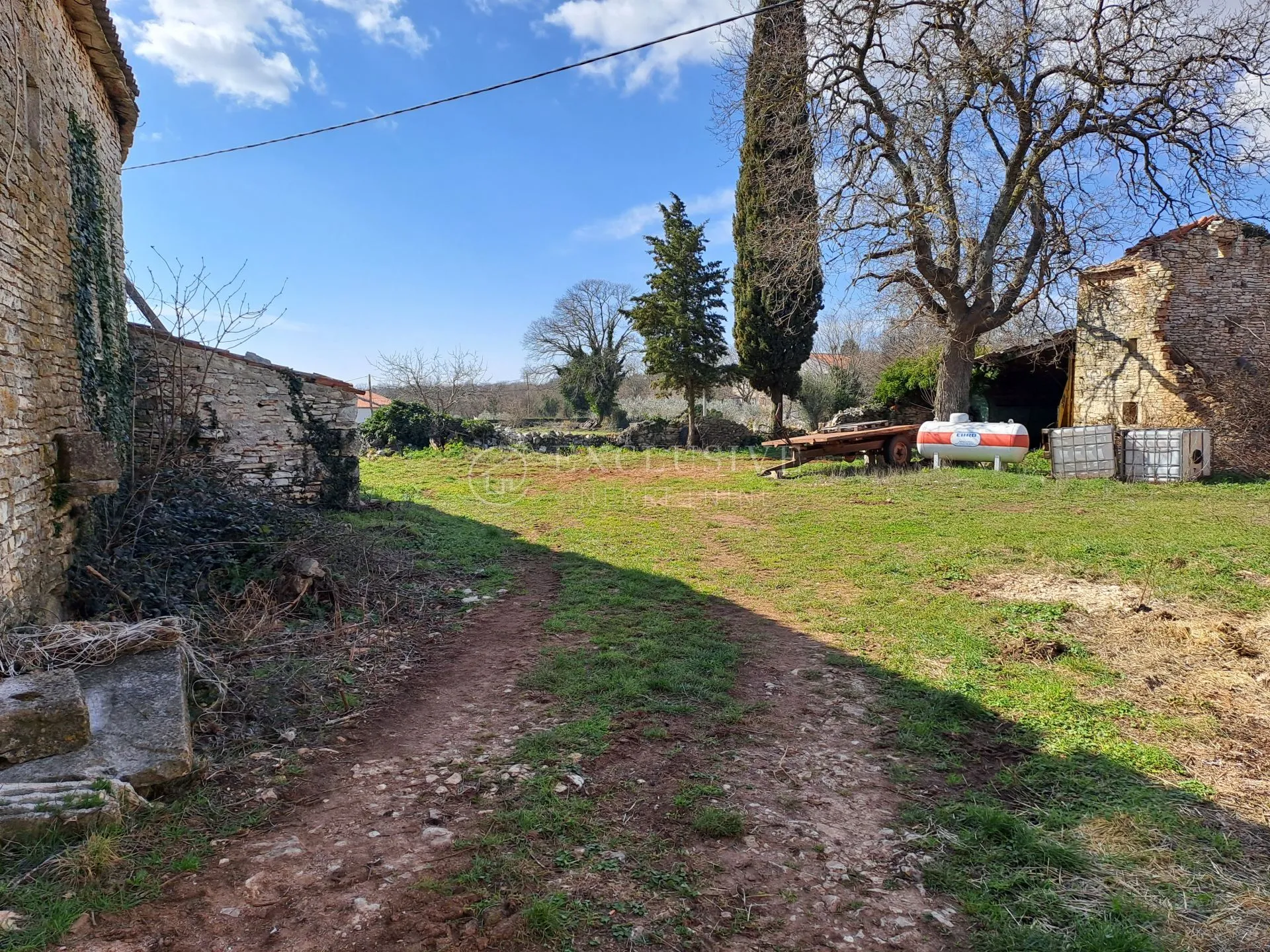 glavani, kuće starine 4 objekta sa 2000 m2 - slika 19