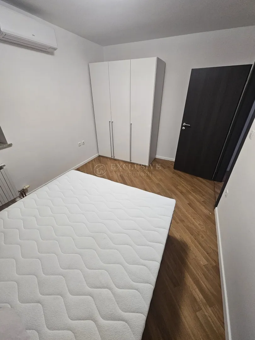 ičići-novouređeni 4 sobni stan sa velikom garažom - slika 7