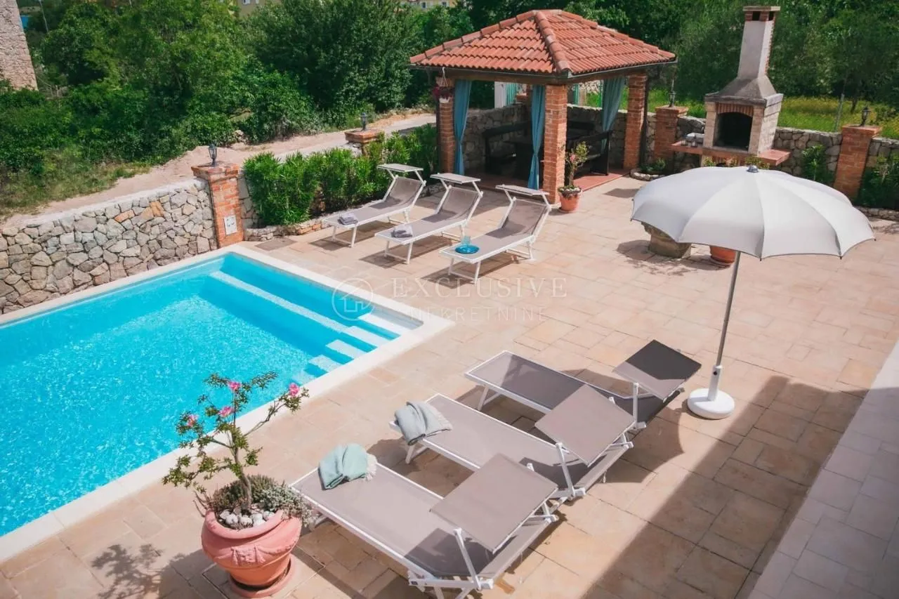 otok krk, uvala soline - samostojeća kuća s bazenom 90 m od mora - slika 6