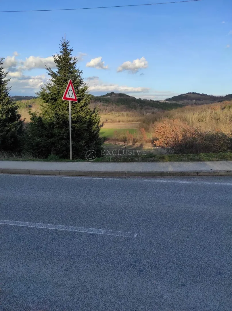 istra - karojba - gradjevinsko zemljiše pravilnog oblika - slika 9