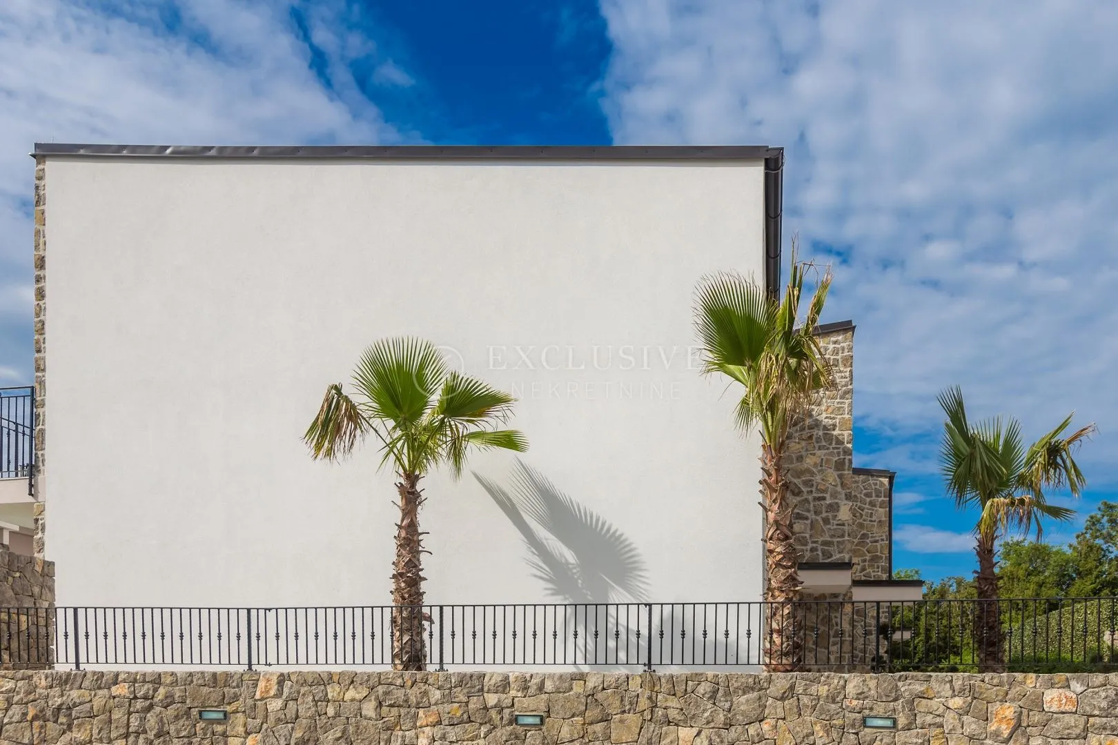 krk - moderna vila s bazenom i pogledom na more - slika 2
