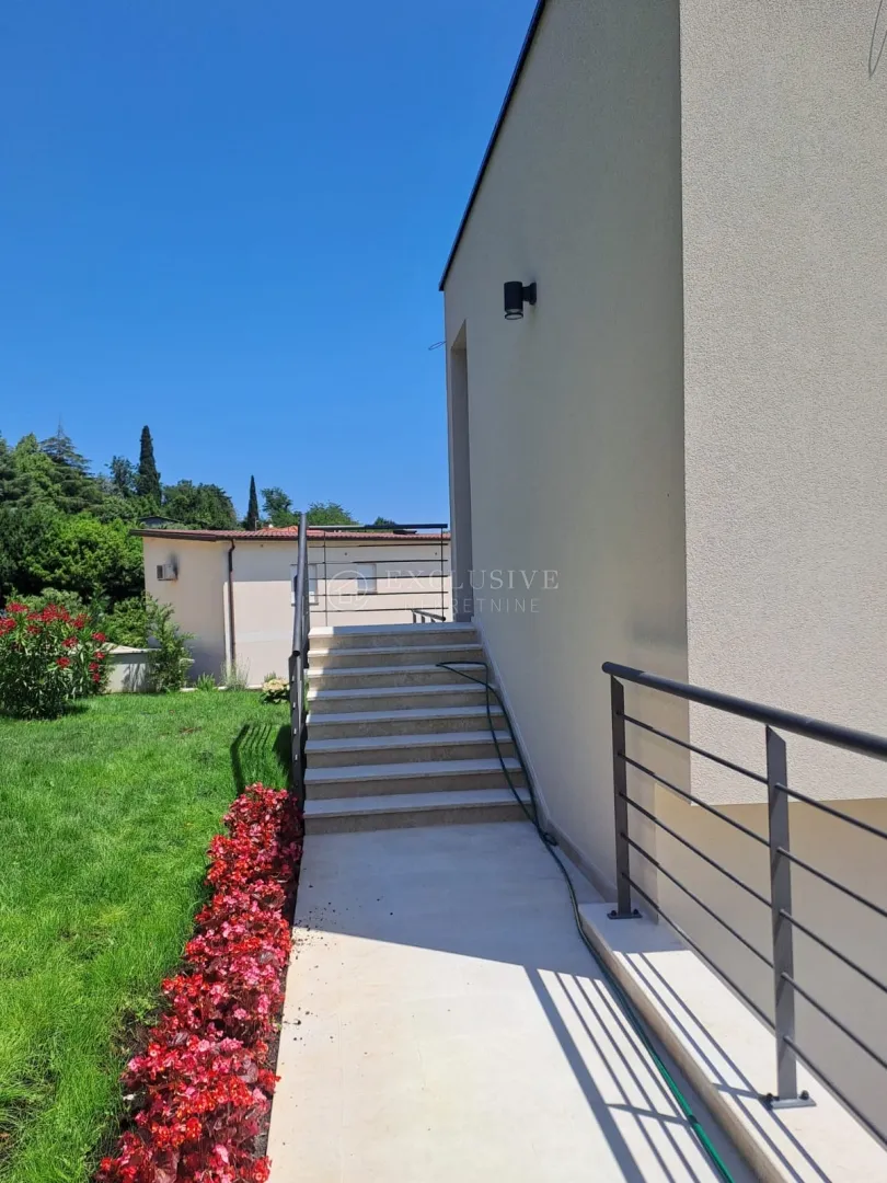 lovran moderna villa u blizini mora ! - slika 27