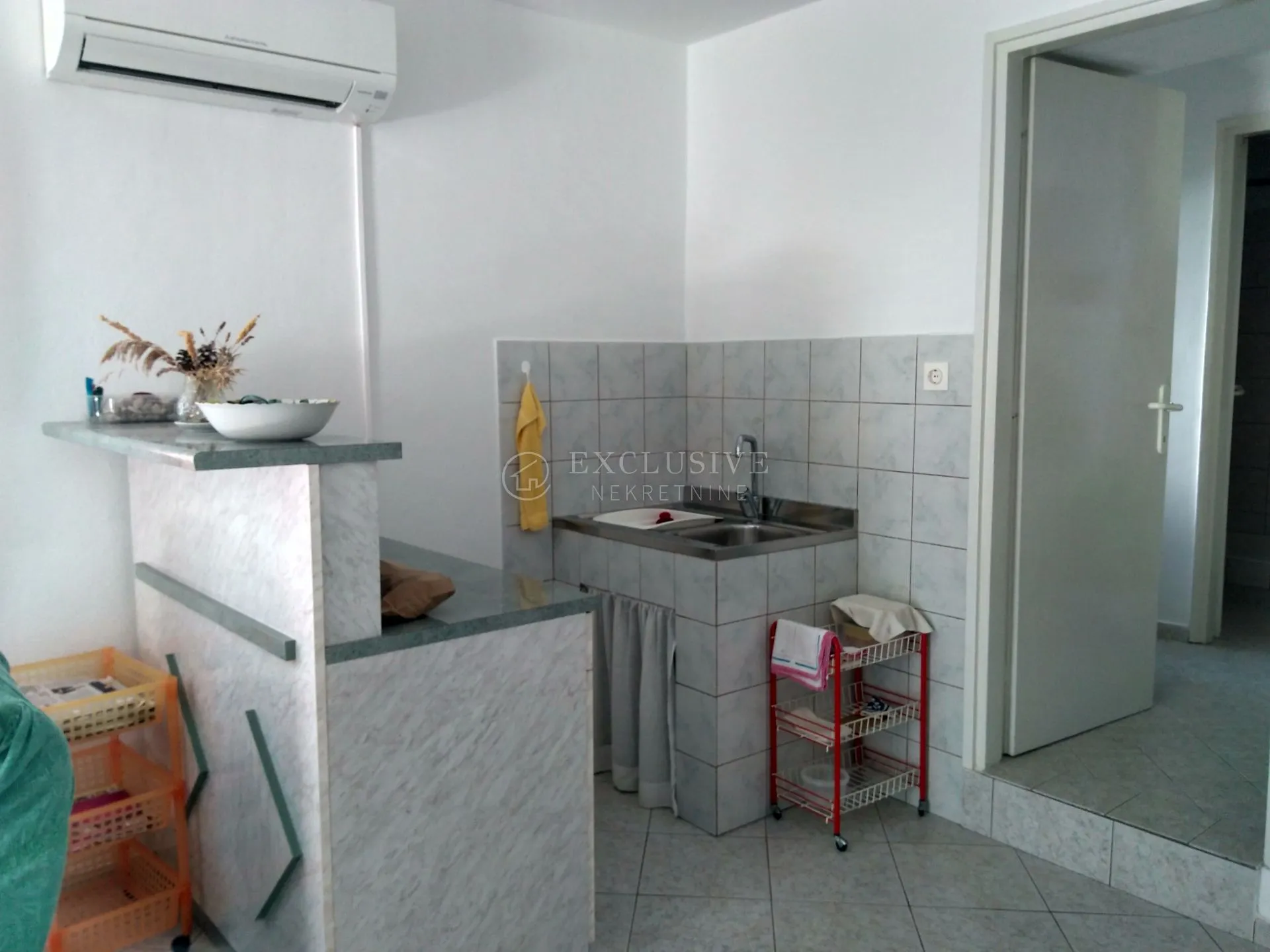 krk-jurandvor - dvoetažni apartman + zaseban apartman, terasa, vrt, parking - slika 46