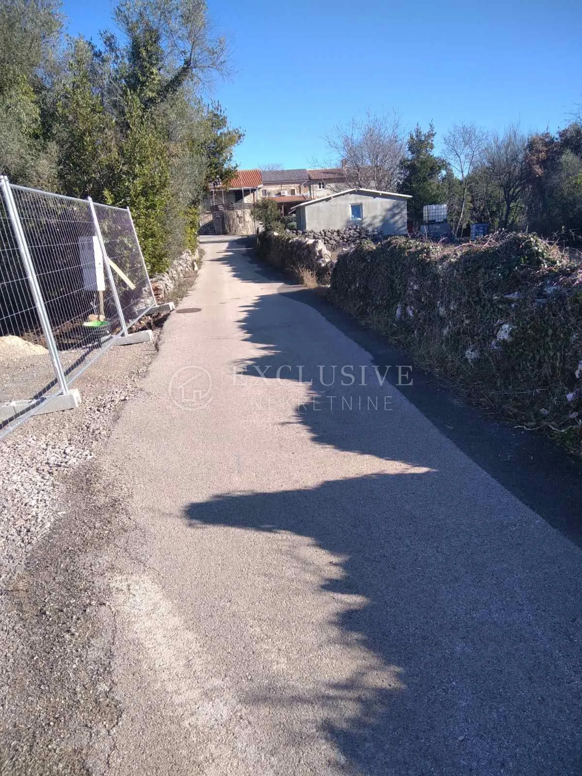 otok krk - - risika - gradjevinsko zemljište - slika 2