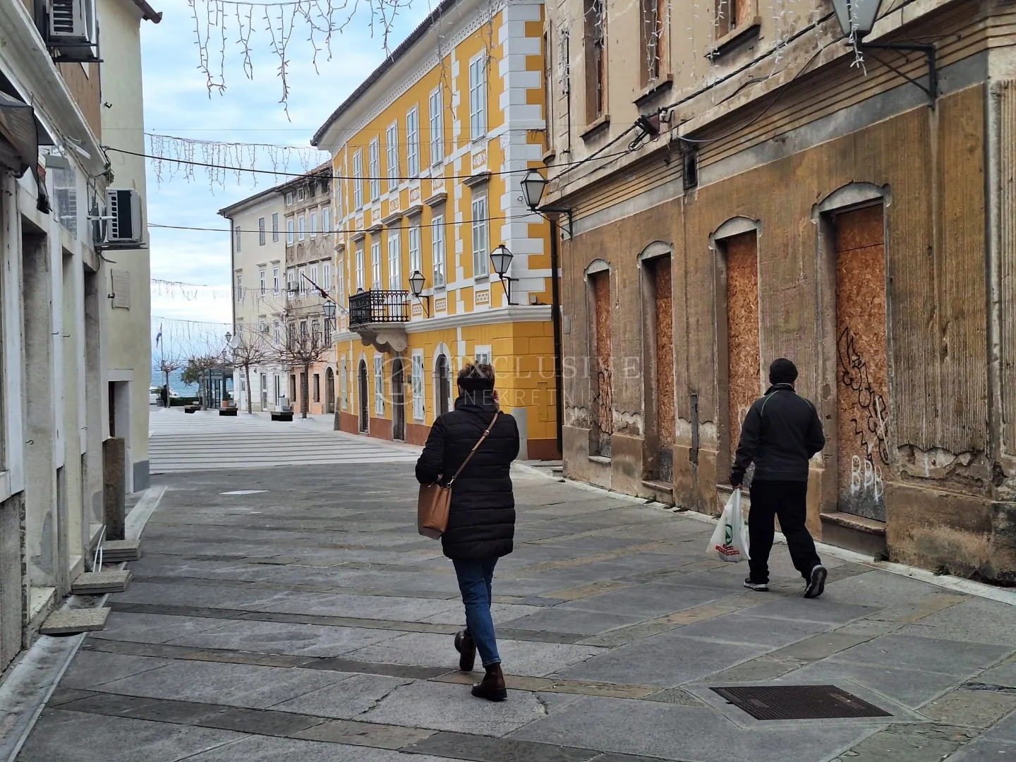 senj, centar, zgrada 450 m2 za adaptaciju - slika 7