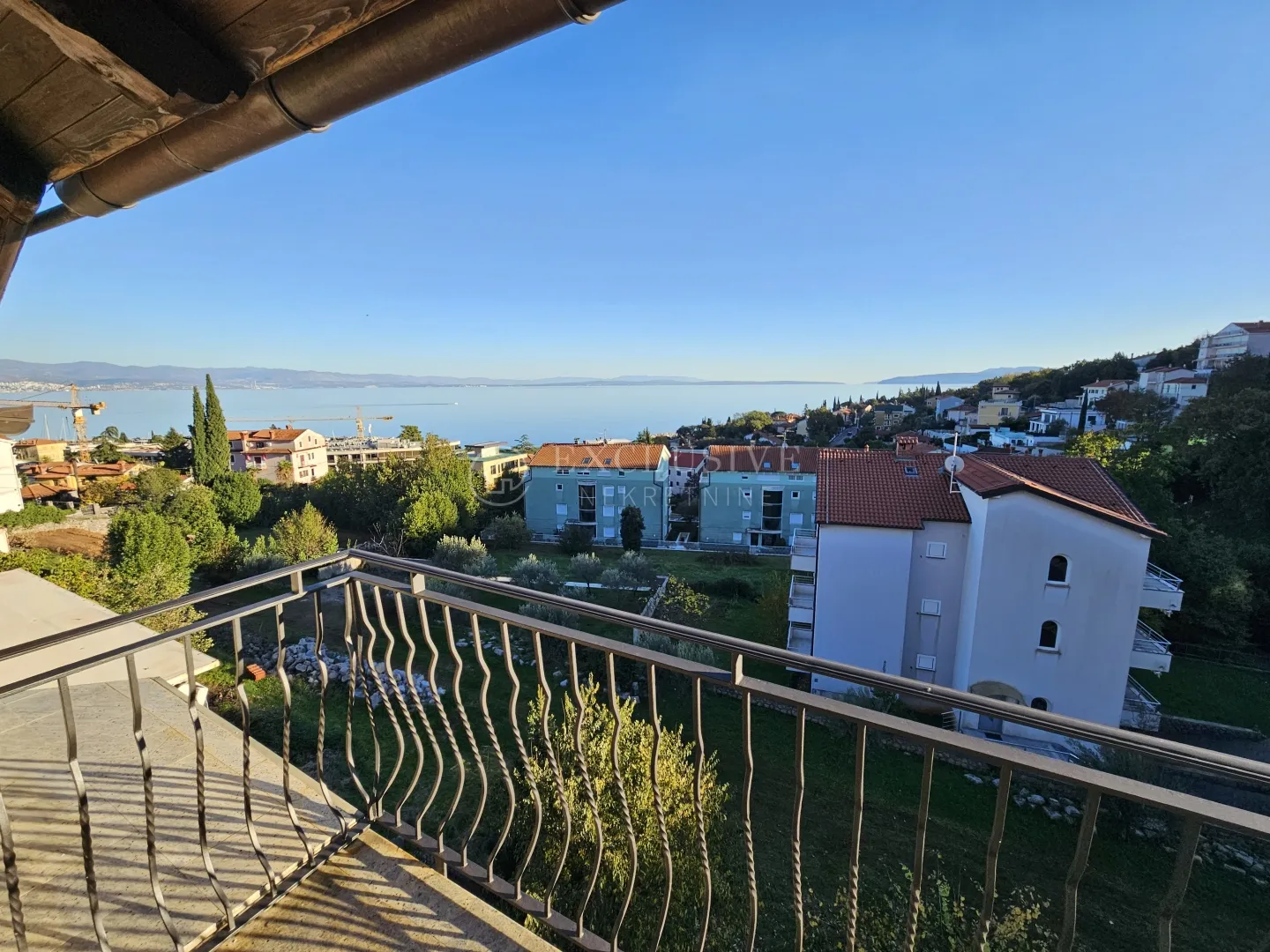 ičići-novouređeni 4 sobni stan sa velikom garažom - slika 33