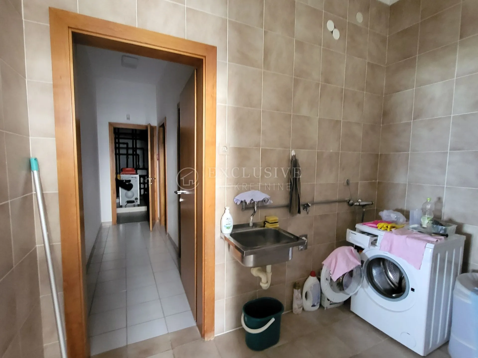 opatija, ičići - jedinstvena vila s unutarnjim bazenom i velikom okućnicom, mir i pogled na more - slika 17