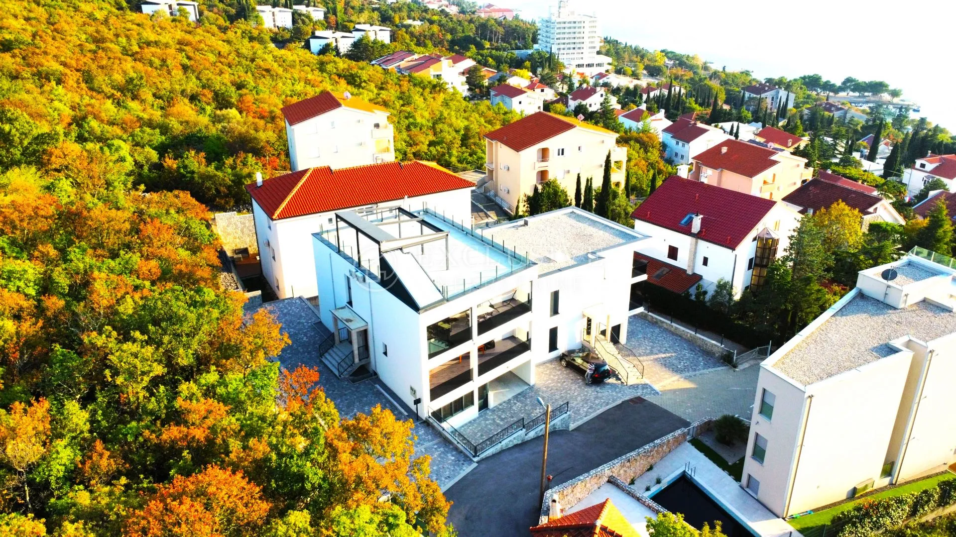 dramalj - predivni penthouse sa garažom i zasebnim apartmanom - slika 11