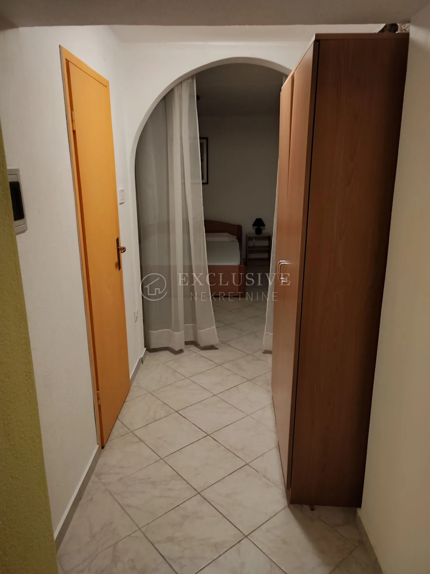 krk-jurandvor - dvoetažni apartman + zaseban apartman, terasa, vrt, parking - slika 8