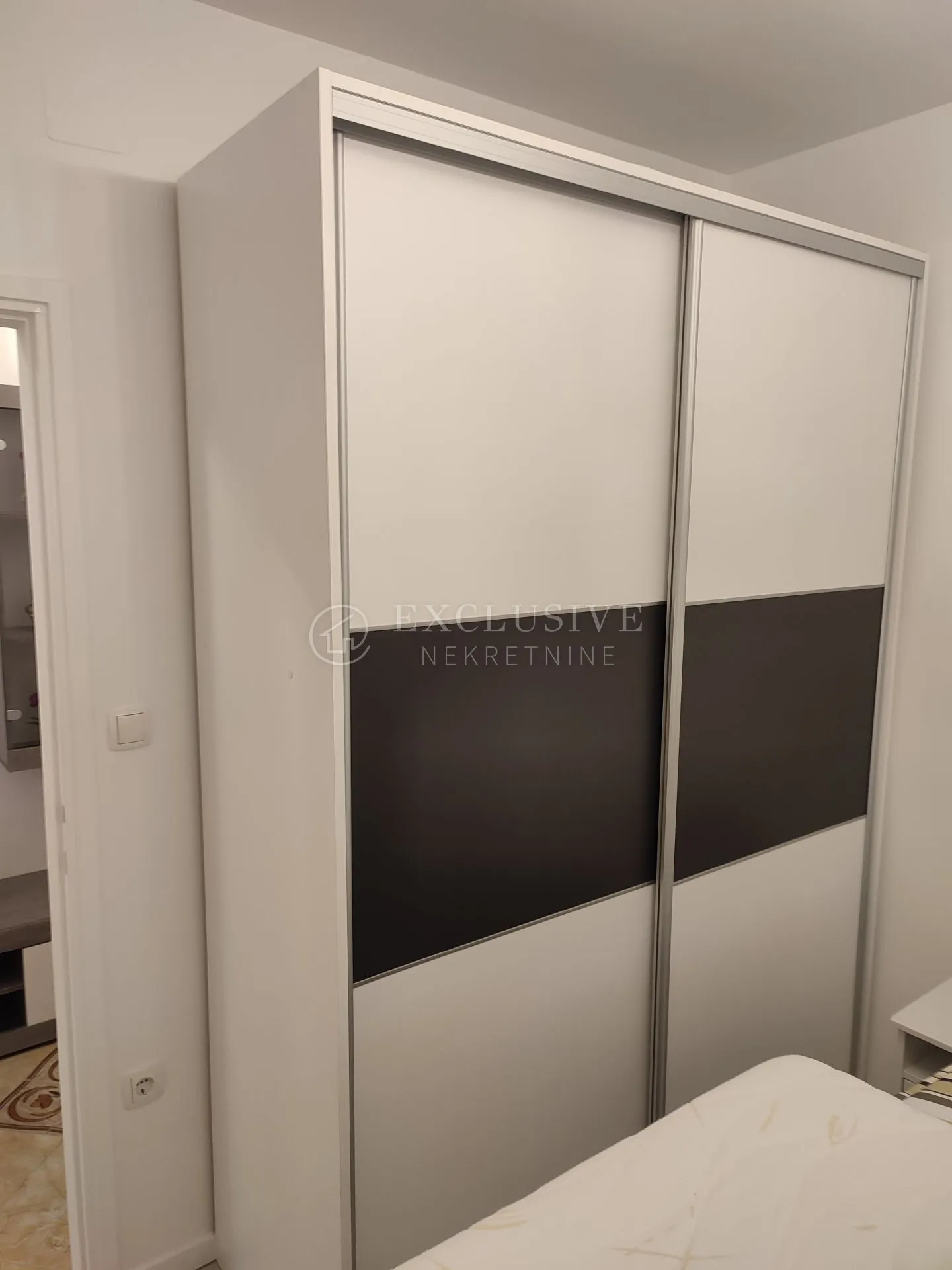 ika - oprić - apartman od dvije stambene jedinice sa bazenom - slika 13