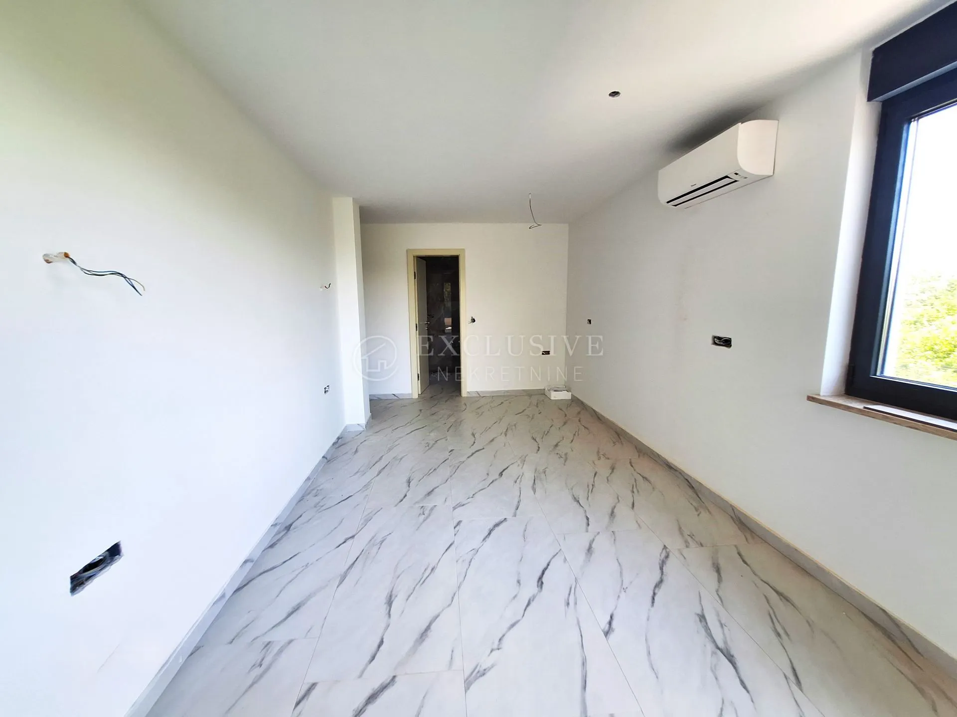 krk - prestižan dvoetažni apartman u novogradnji - slika 24