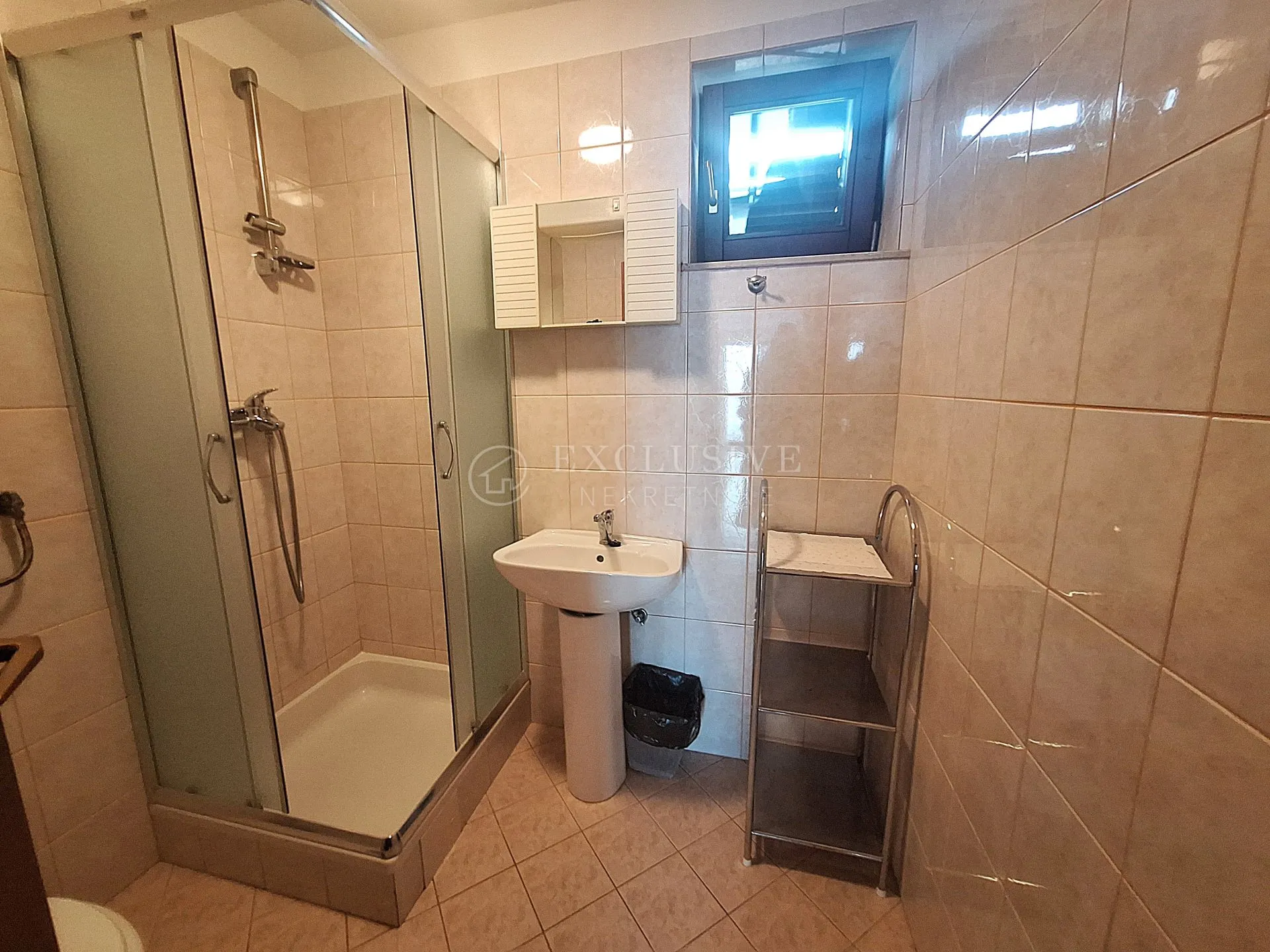 jadranovo - apartmanska vila s bazenom - slika 12
