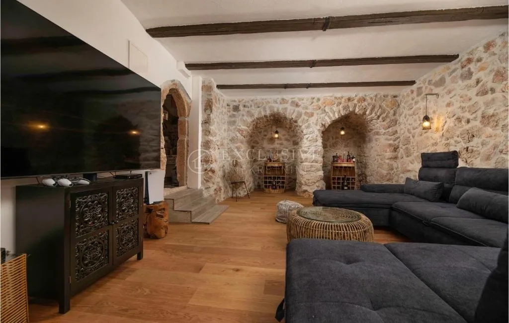 otok krk, vrbnik - kamena vila s bazenom - slika 39