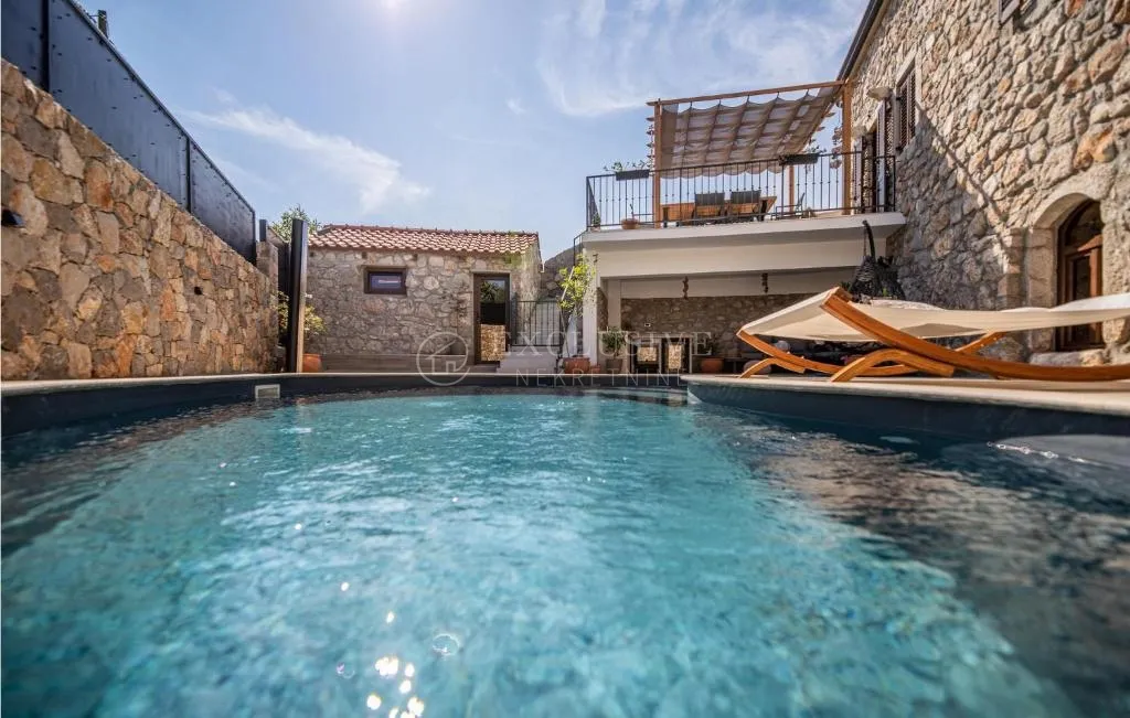 otok krk, vrbnik - kamena vila s bazenom - slika 21