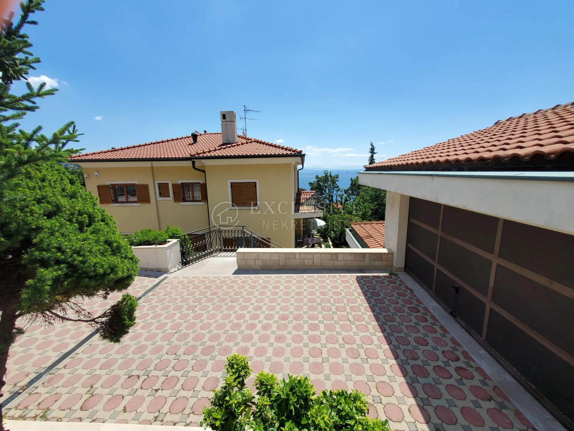 volosko prekrasna luksuzna kuća 350m2 - slika 13