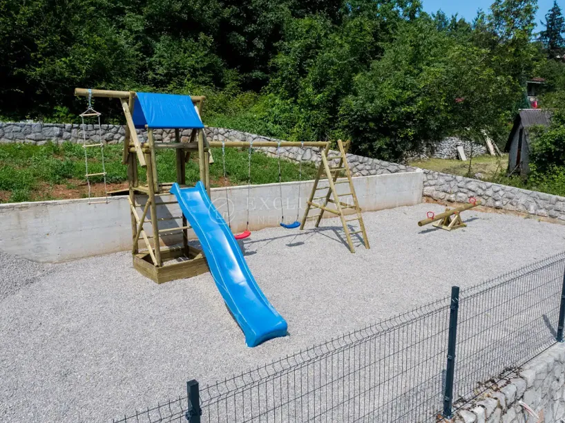 ičići dvoetažni stan 136m2 - slika 14