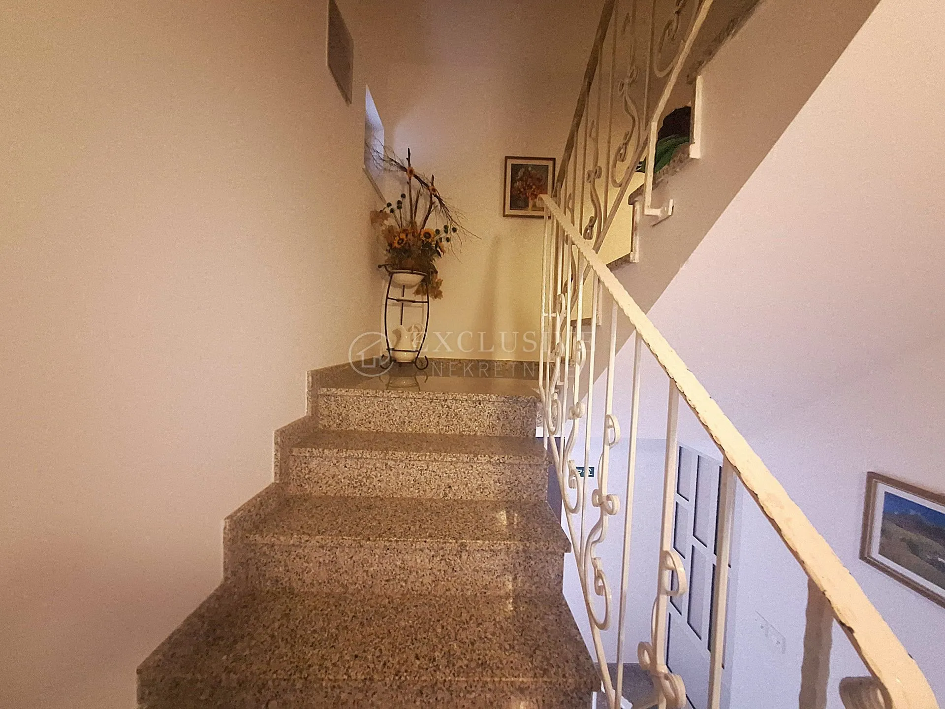 jadranovo - apartmanska vila s bazenom - slika 9