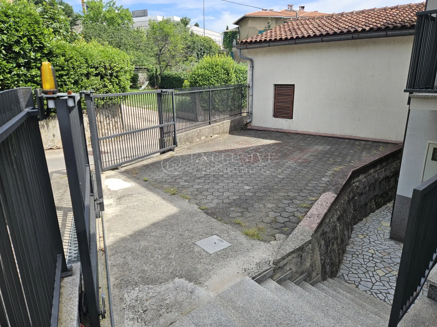 opatija-etaža ispod nove ceste s parking mjestom - slika 32