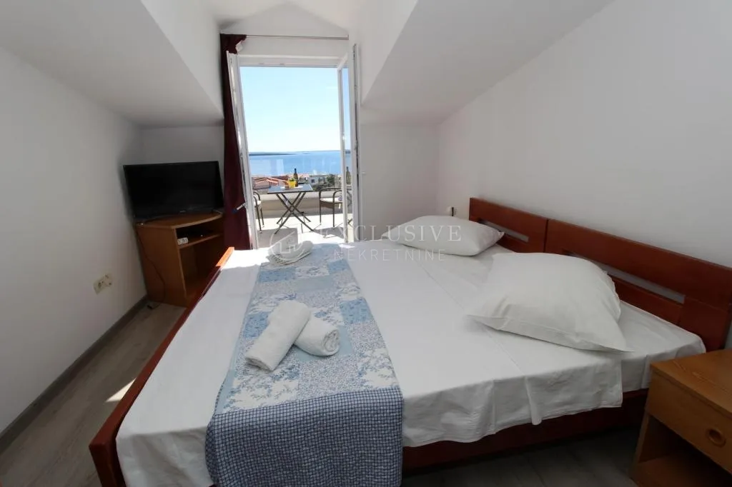 pag, mandre, kuća sa kategoriziranim apartmanima i okućnicom - slika 14