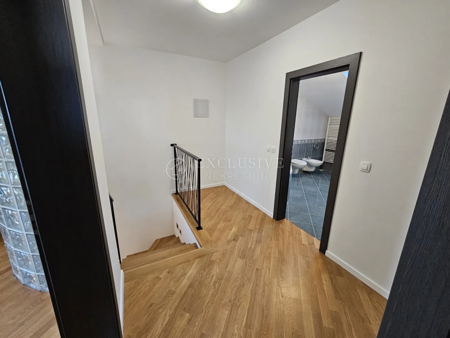 ičići-novouređeni 4 sobni stan sa velikom garažom - slika 24