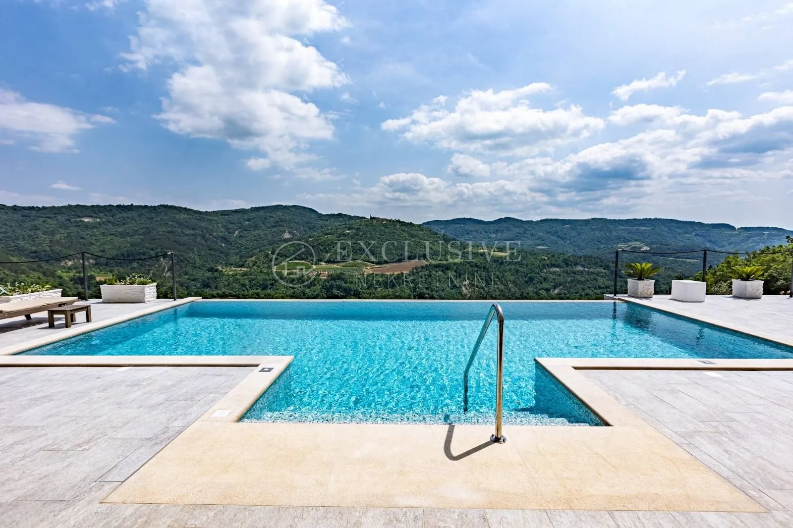 istra - hacijenda na osami s 20 000m2 okućnice !! - slika 19