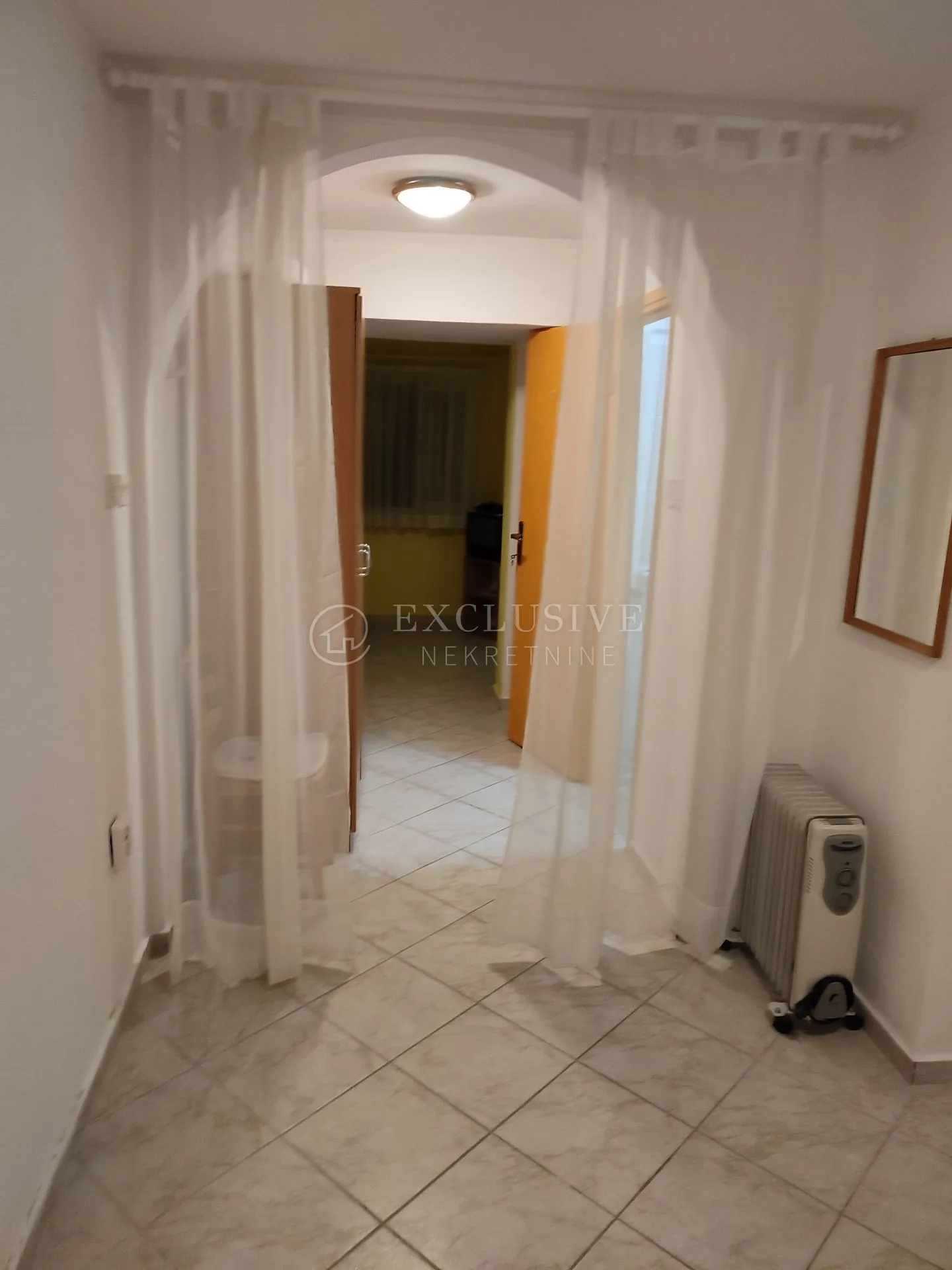 krk-jurandvor - dvoetažni apartman + zaseban apartman, terasa, vrt, parking - slika 4