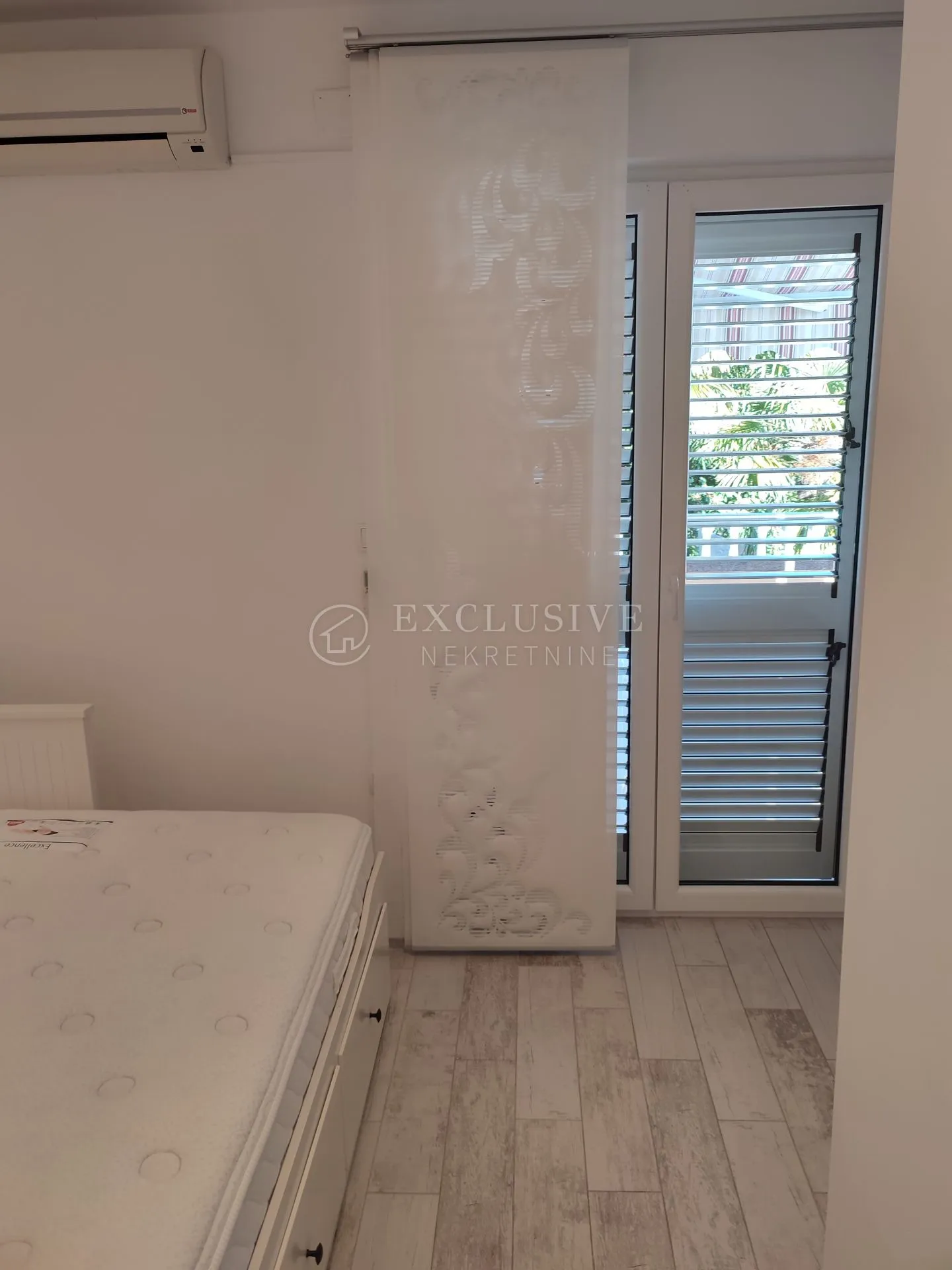 ika - oprić - apartman od dvije stambene jedinice sa bazenom - slika 18