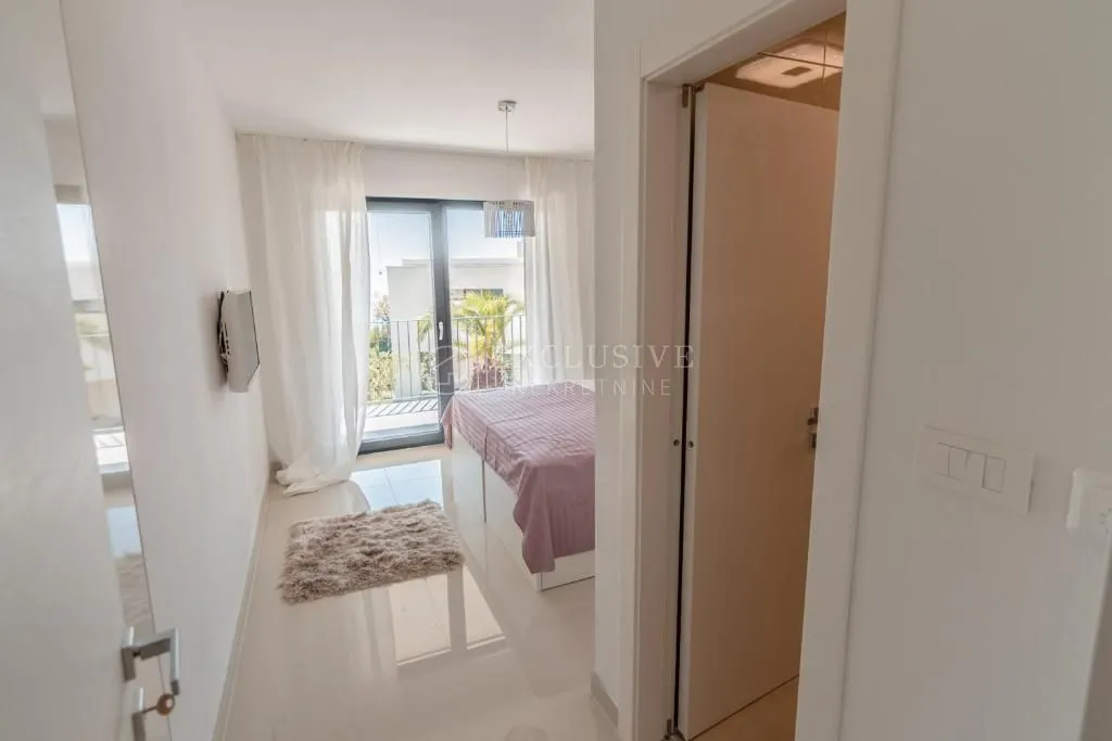 opatija-prekrasna villa s bazenom na krovu - slika 27