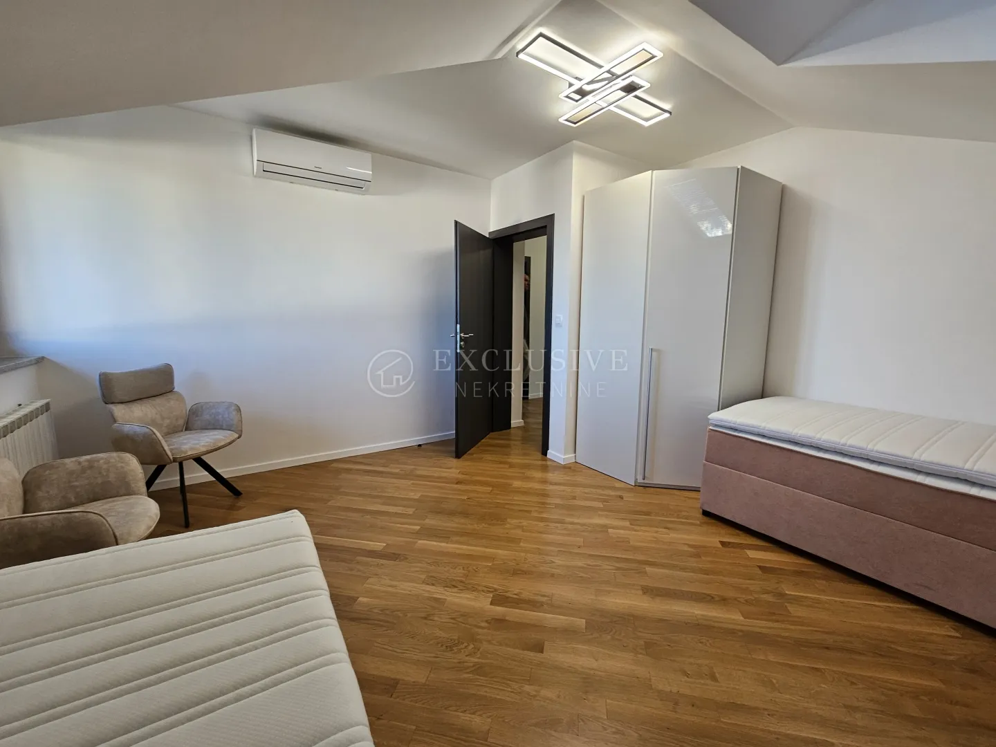 ičići-novouređeni 4 sobni stan sa velikom garažom - slika 39