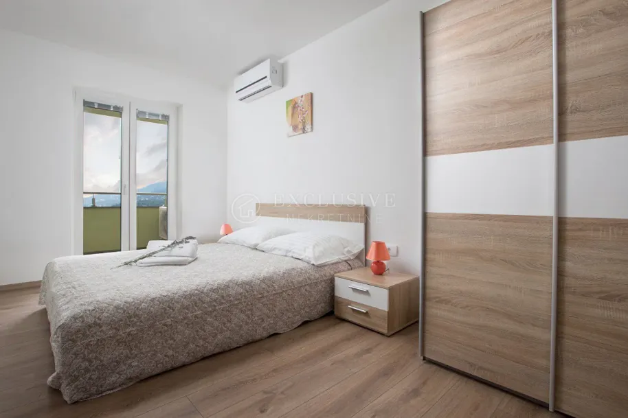 ičići dvoetažni stan 136m2 - slika 13