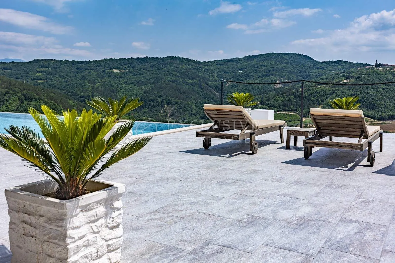 istra - hacijenda na osami s 20 000m2 okućnice !! - slika 11