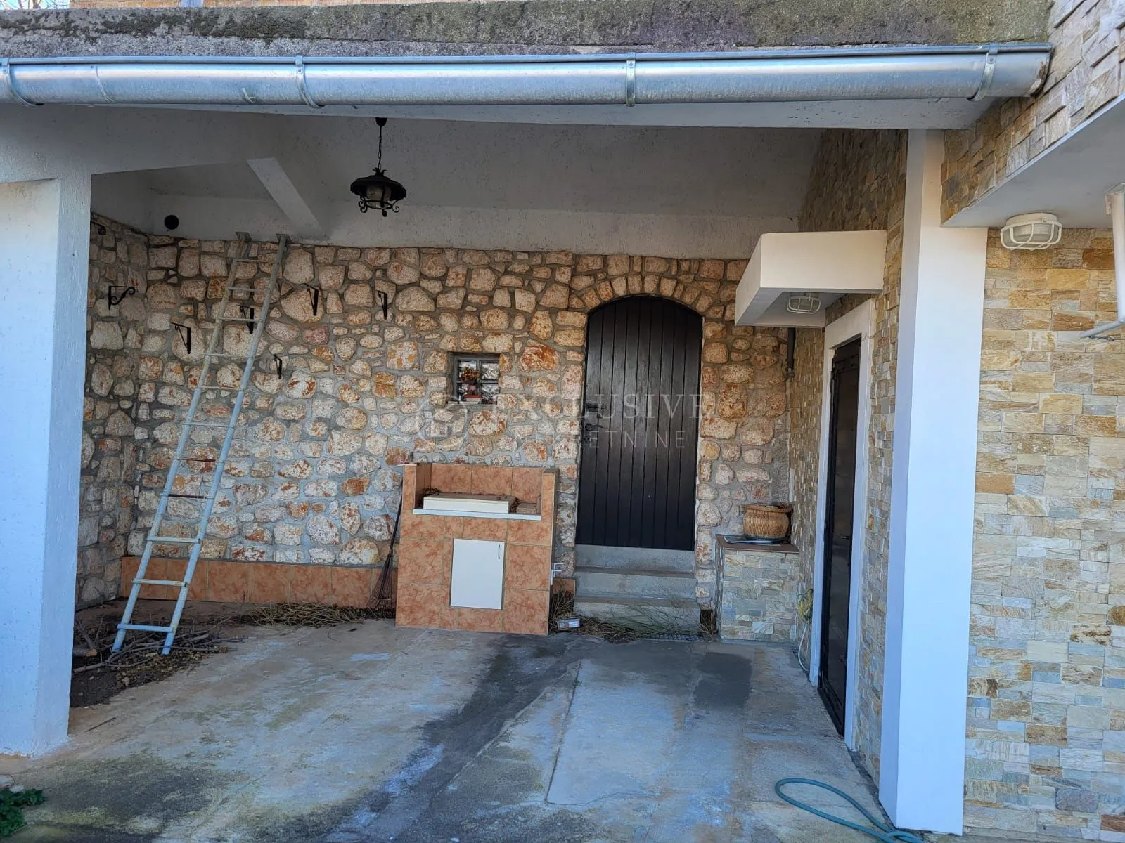 kuća, donja klada, 100m2 sa terasom 60 m2 i pogledom - slika 3