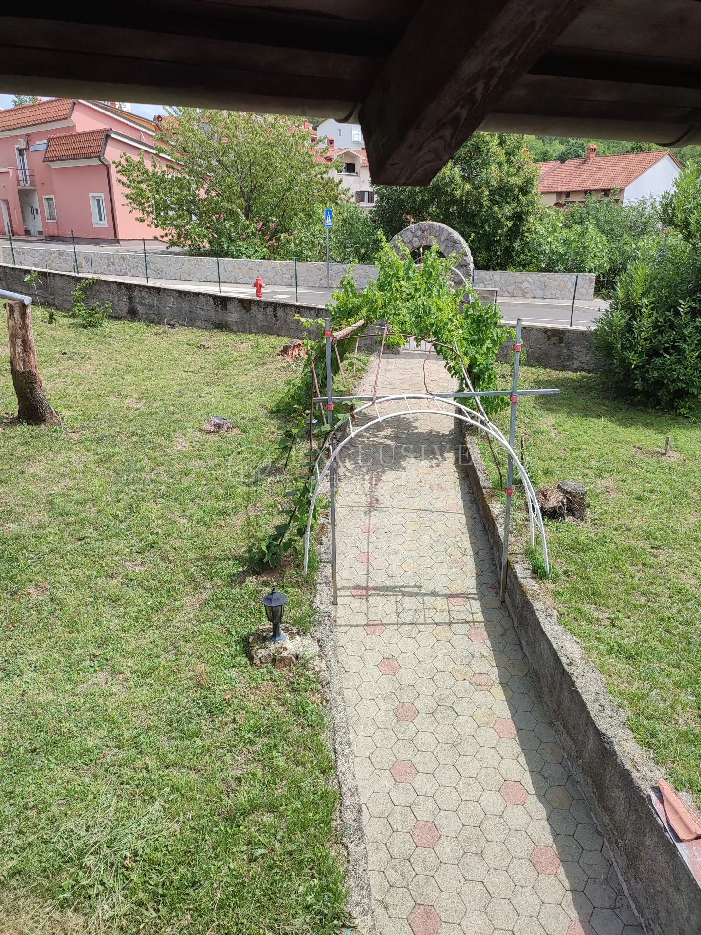 viškovo-dobra i prostrana kuća - slika 10