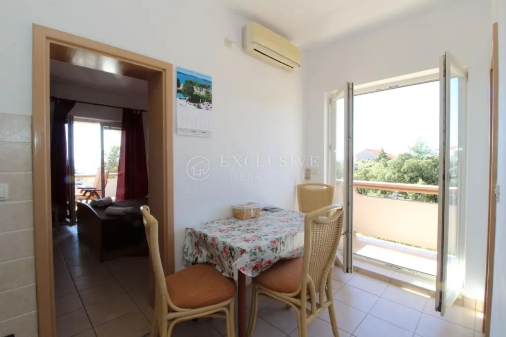 pag, mandre, kuća sa kategoriziranim apartmanima i okućnicom - slika 9