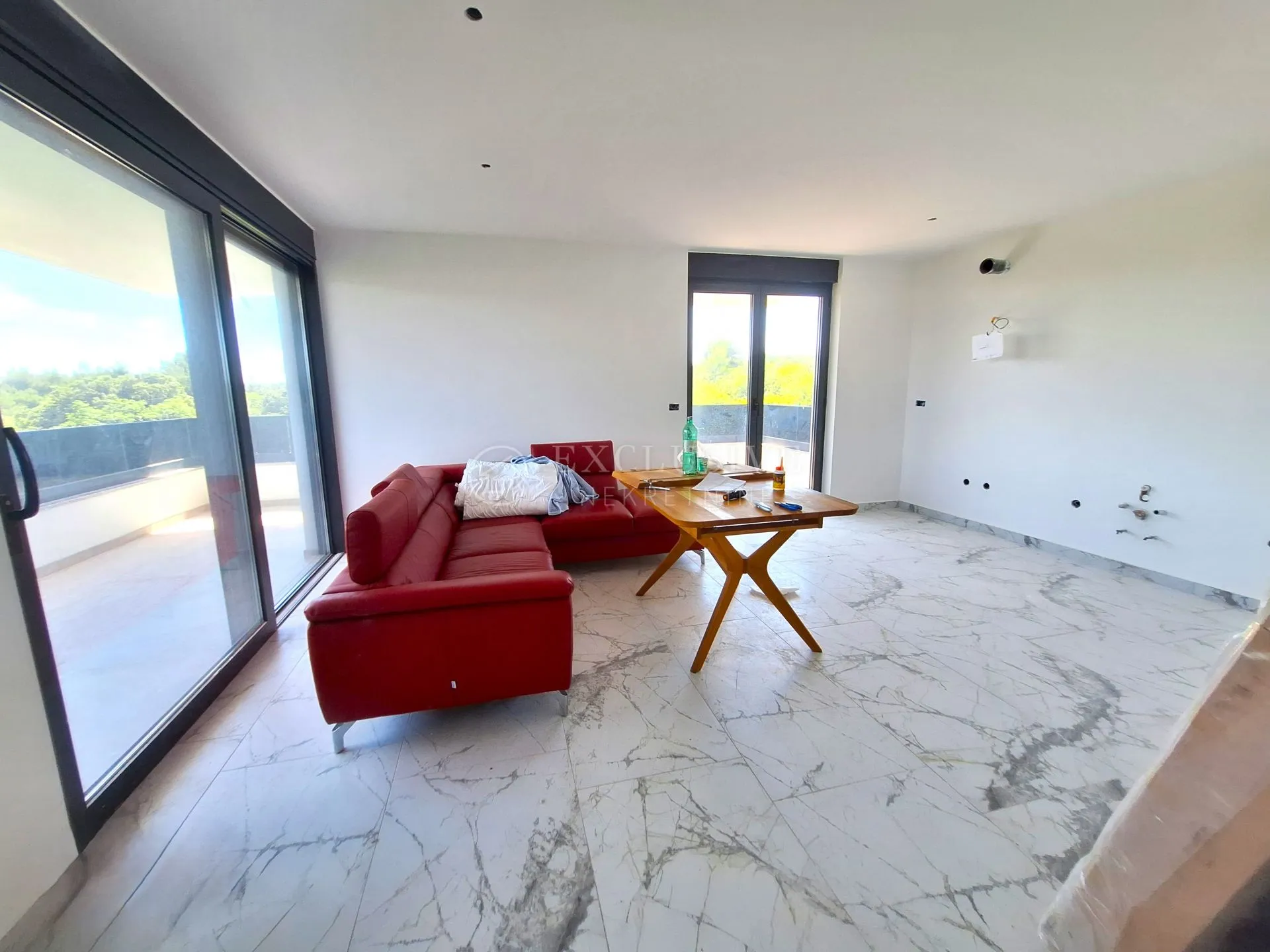 krk - prestižan dvoetažni apartman u novogradnji - slika 12