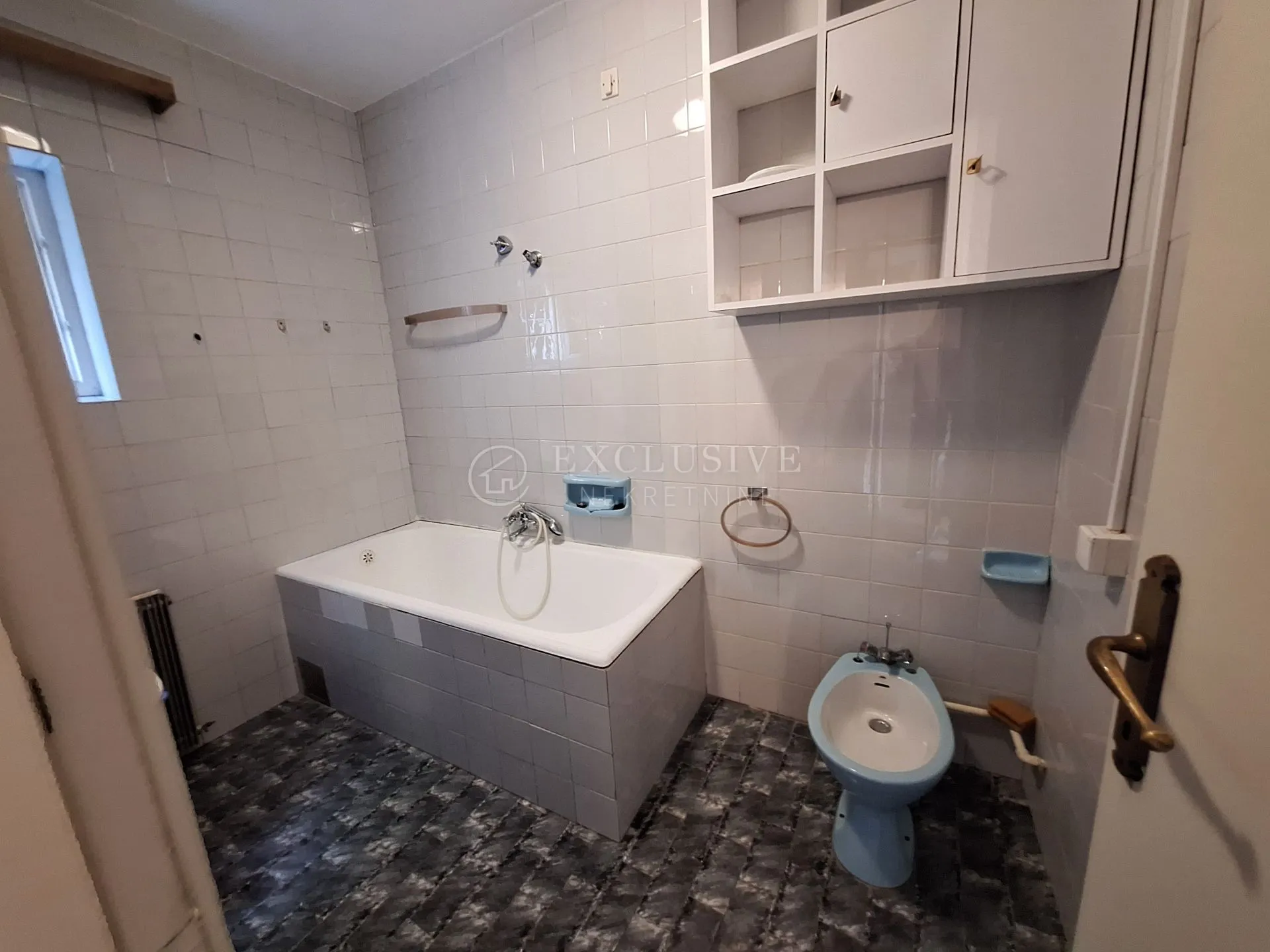 selce - vila na odličnoj lokaciji - slika 25